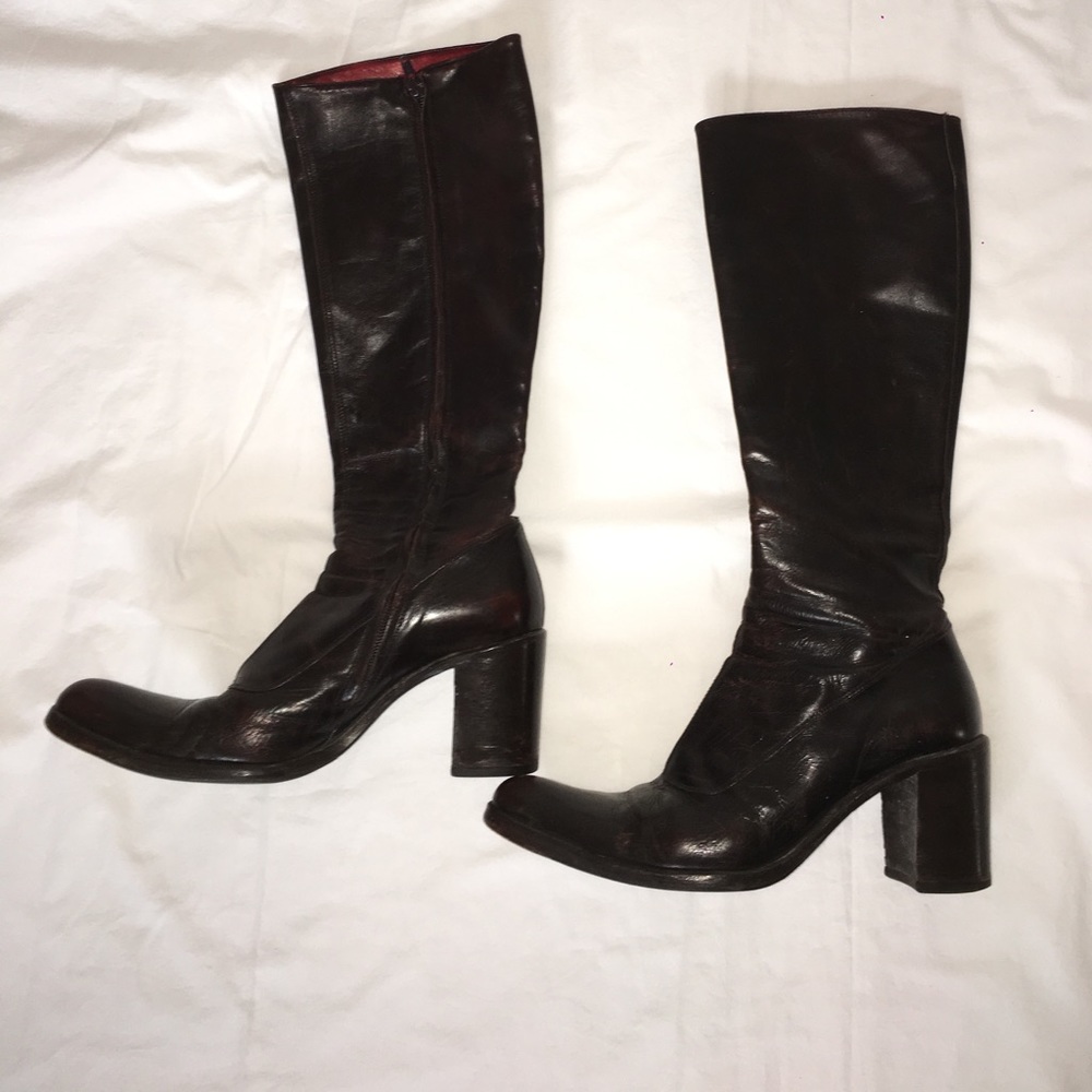 Brown leather boots with zipper